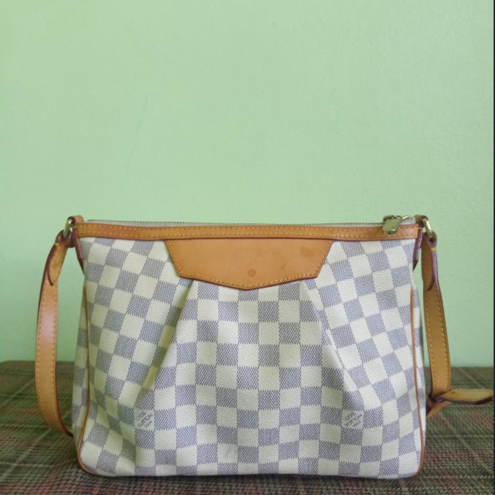 Authentic Louis Vuitton Siracusa